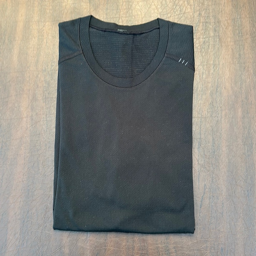 Lululemon Metal Vent Tech - T Shirt - Men’s Size Small - Black